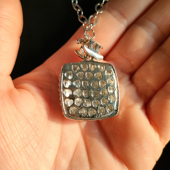 Elegant Cubic Zirconia White Flower Necklace - Picture 5 of 17